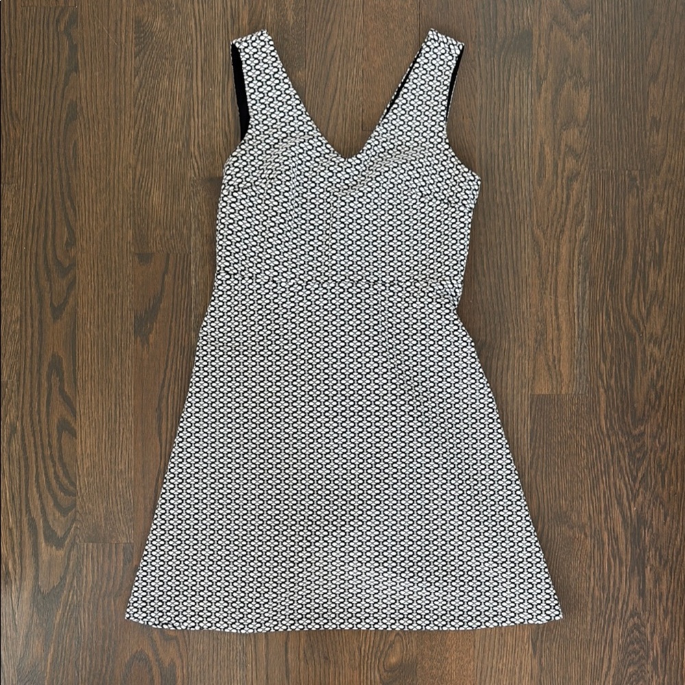 LOFT Black & White A-Line V-Neck Sleeveless Mini Dress Fit Flare Women's Sz 2